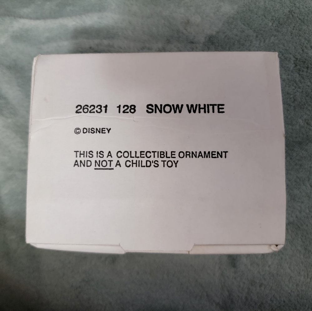 DISNEY SNOW WHITE Collectible ornament
